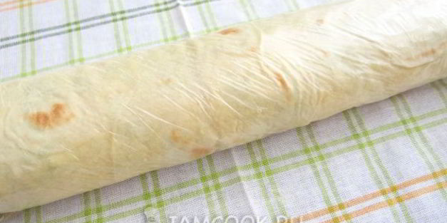 рулет из лаваша с консервированной рыбой