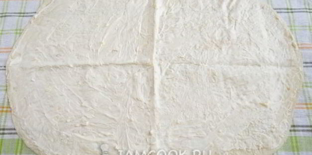 рулет из лаваша с консервированной рыбой