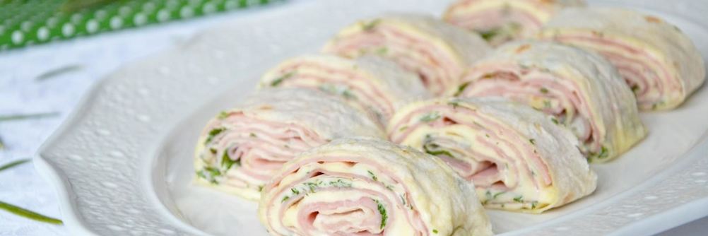 Рулет из лаваша с ветчиной и сыром