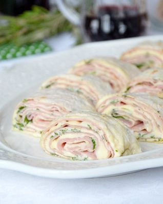 Рулет из лаваша с ветчиной и сыром