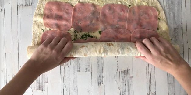 рулет из лаваша с ветчиной и сыром