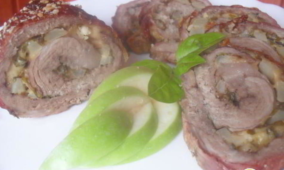 Рецепт рулет из свинины с яблоком и сыром