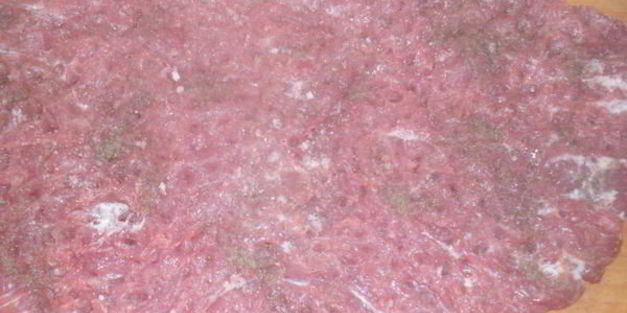 рулет из свинины с яблоком и сыром