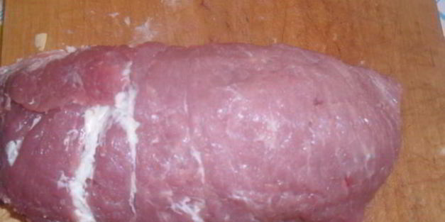 рулет из свинины с яблоком и сыром