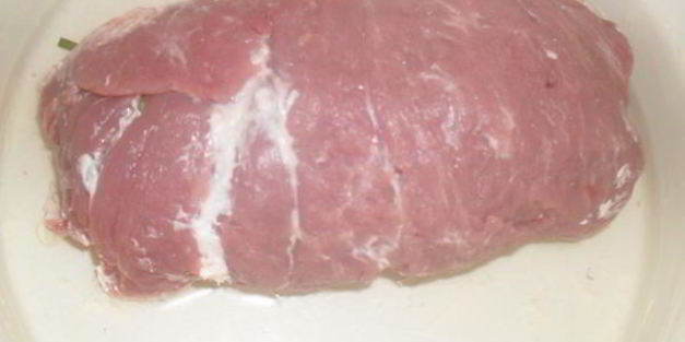 рулет из свинины с яблоком и сыром