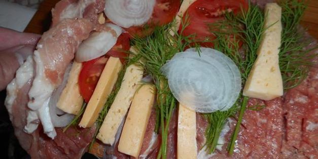 рулет из свиного окорока