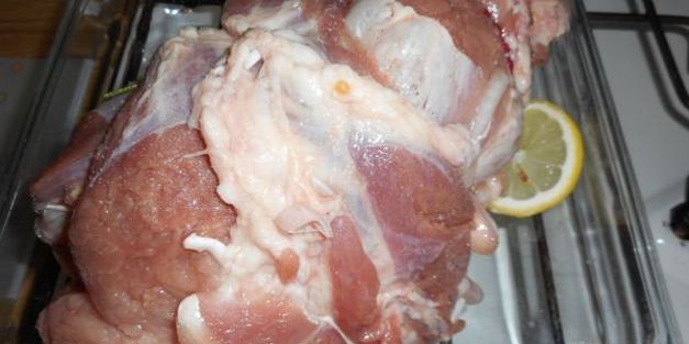 рулет из свиного окорока