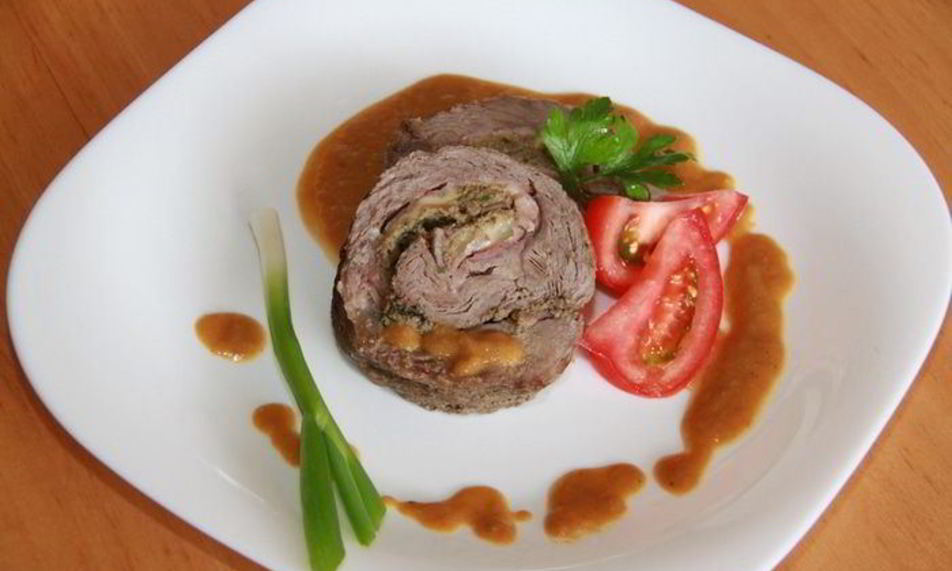 Рецепт рулет из телятины с беконом и грибами на пиве