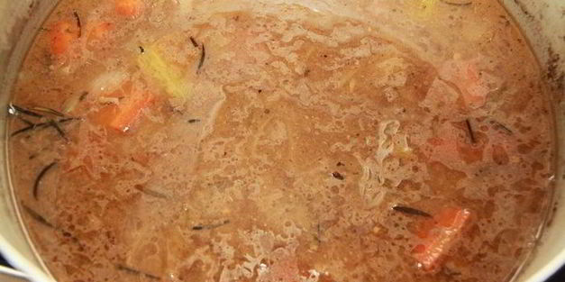 рулет из телятины с беконом и грибами на пиве