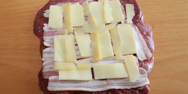 рулет из телятины с беконом и грибами на пиве