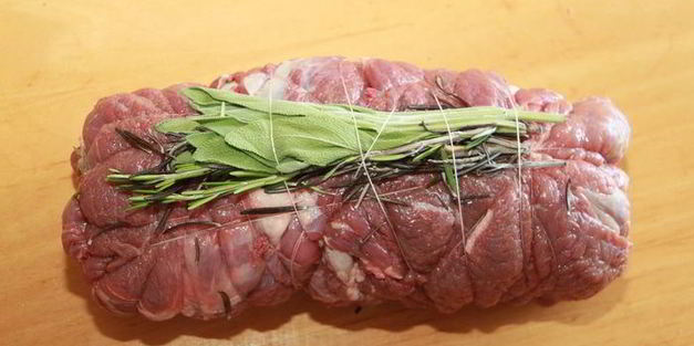 рулет из телятины с беконом и грибами на пиве