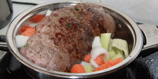 рулет из телятины с беконом и грибами на пиве