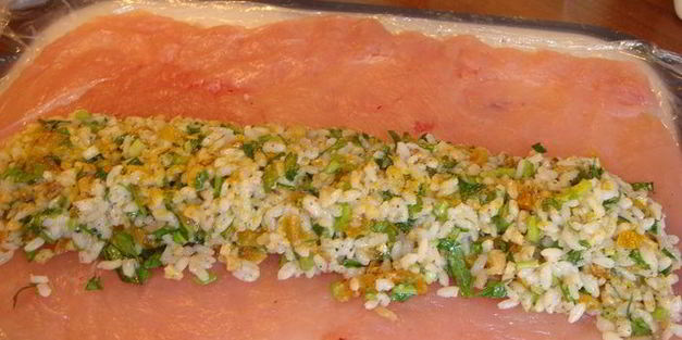 рулет из цыпленка и кураги в винном соусе