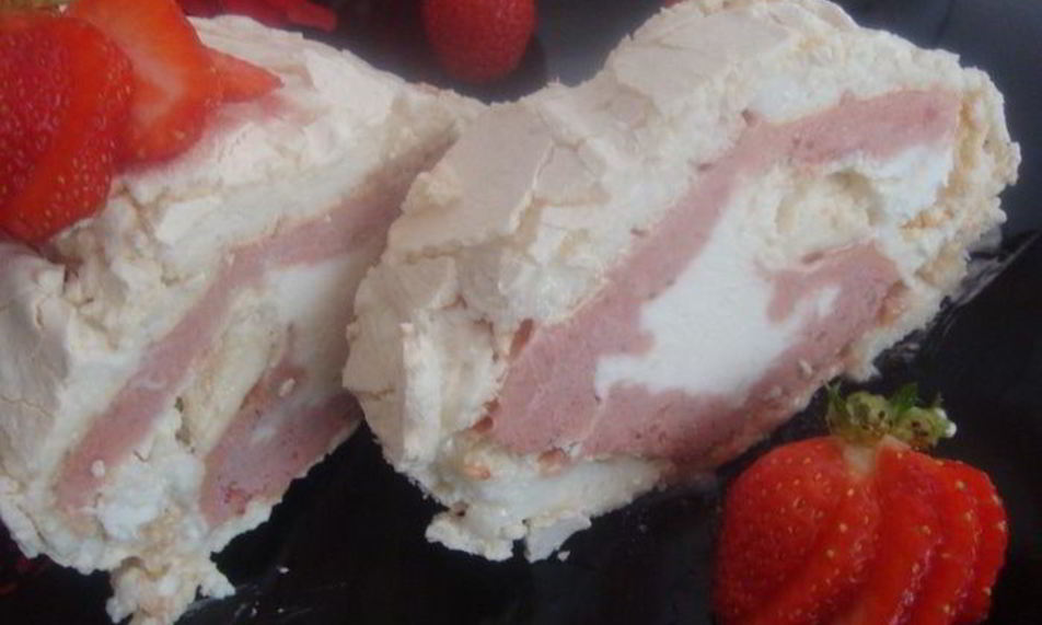 Рецепт рулет павлова с клубничным мороженым