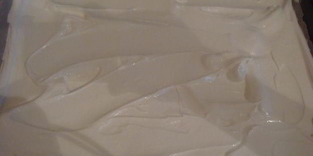 рулет павлова с клубничным мороженым