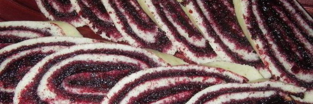 Рулет с черникой