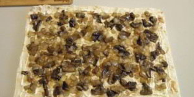 рулет с грибами и сыром