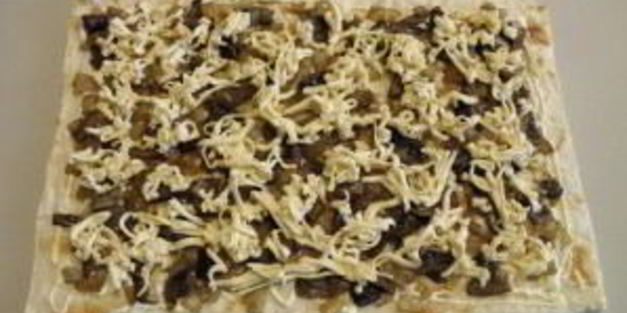 рулет с грибами и сыром