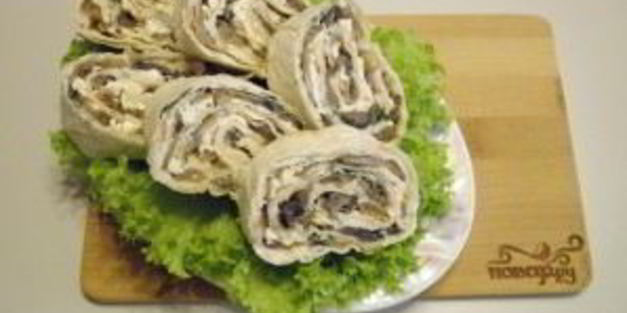 рулет с грибами и сыром