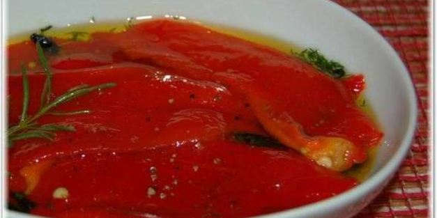 рулет с индейки с запеченным перцем