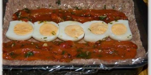 рулет с индейки с запеченным перцем