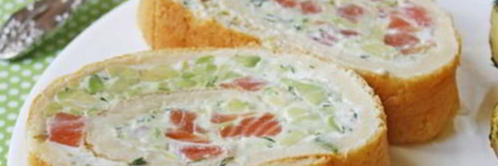 Рулет с лососем, сыром и авокадо