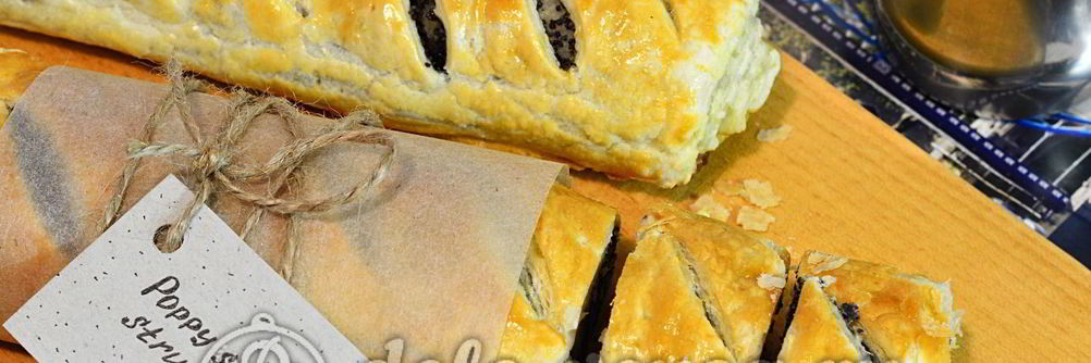 Рулет с маком из слоеного теста