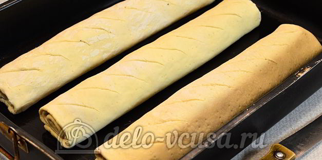 рулет с маком из слоеного теста