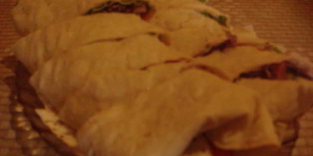 рулет с овощами и копченой грудинкой