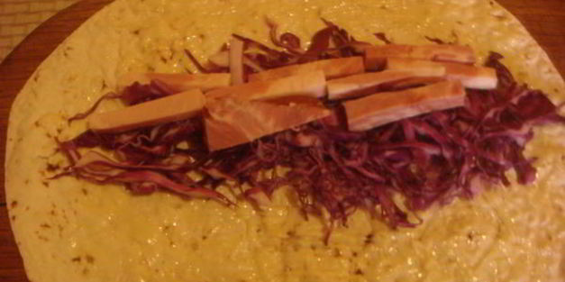 рулет с овощами и копченой грудинкой