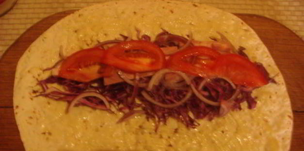 рулет с овощами и копченой грудинкой