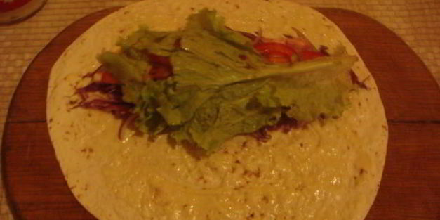 рулет с овощами и копченой грудинкой