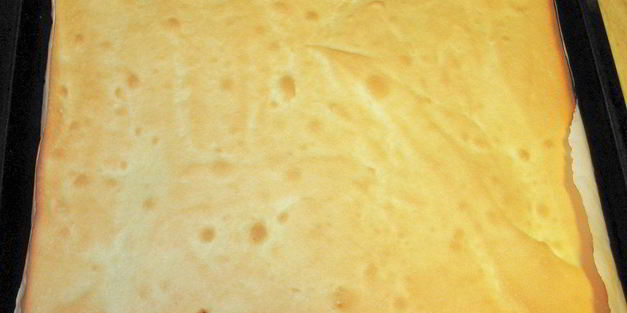 рулет с вареной сгущенкой и орехами