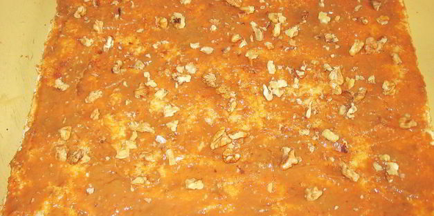 рулет с вареной сгущенкой и орехами