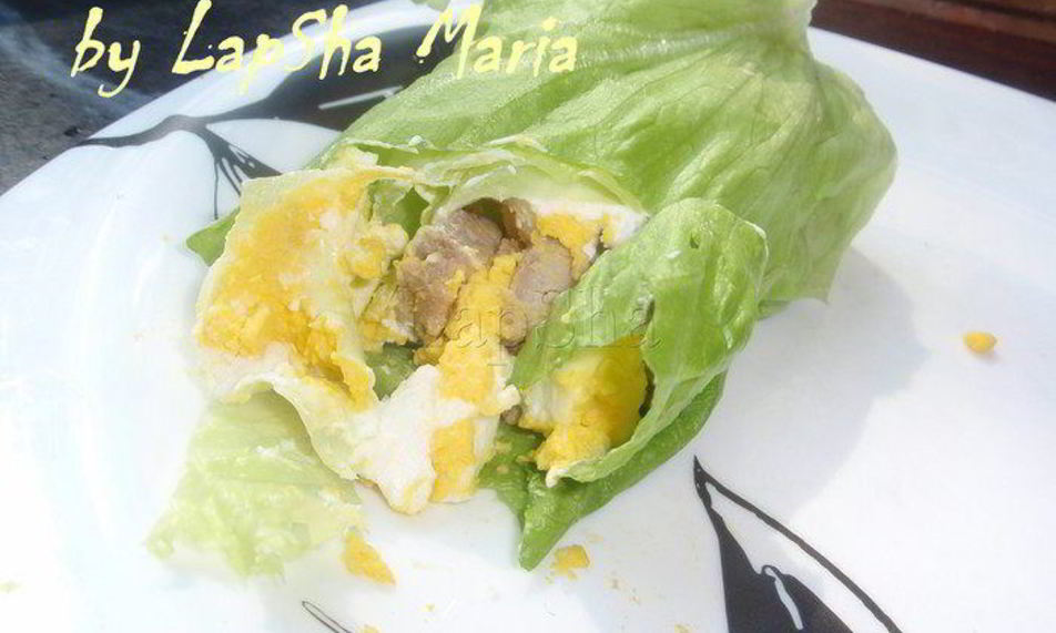 Рецепт рулетик с мясом и яйцом в листовом салате на ланч