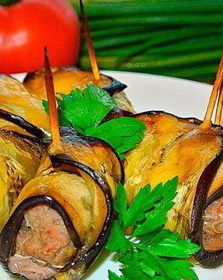 Рулетики из баклажанов с фаршем