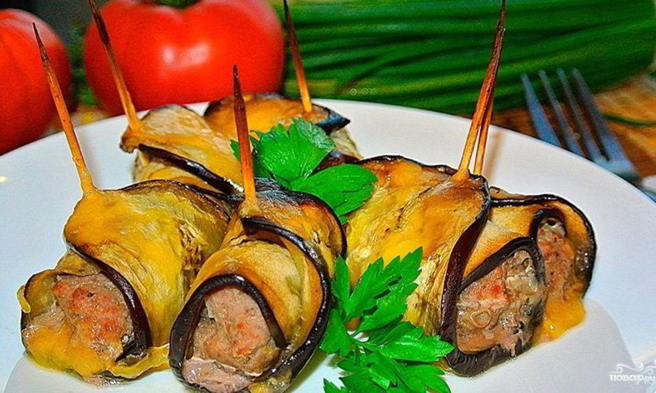 Рецепт рулетики из баклажанов с фаршем