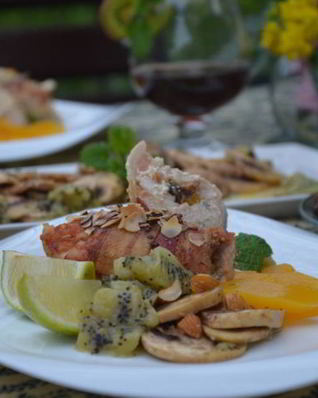 Рулетики из индейки с персиками