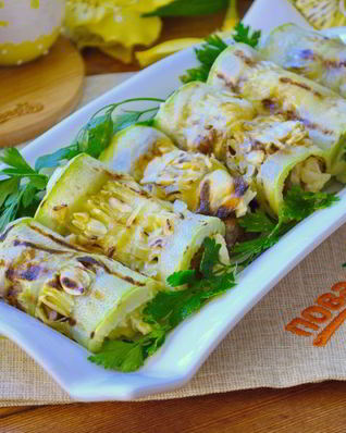 Рулетики из кабачков с лисичками