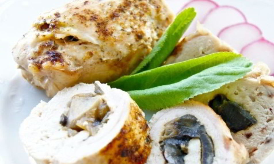 Рецепт рулетики из курицы с грибами