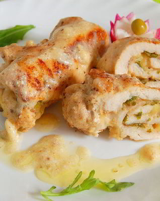 Рулетики из курицы с сыром и зеленью