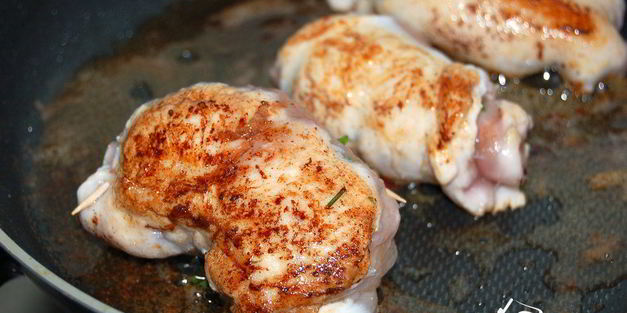 рулетики из курицы с сыром и зеленью