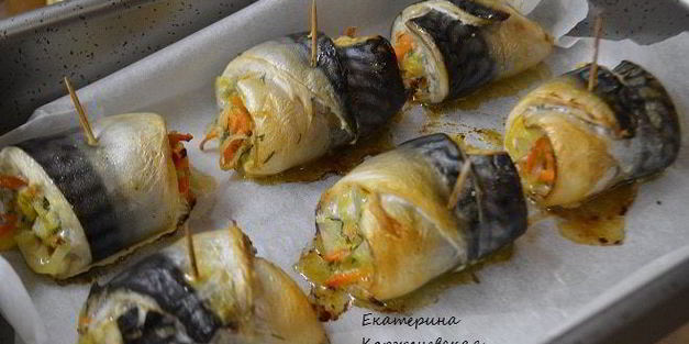 рулетики из скумбрии с овощами