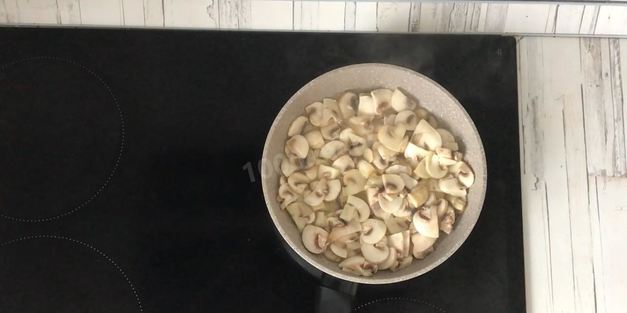 рулетики из свинины с грибами