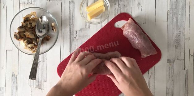 рулетики из свинины с грибами