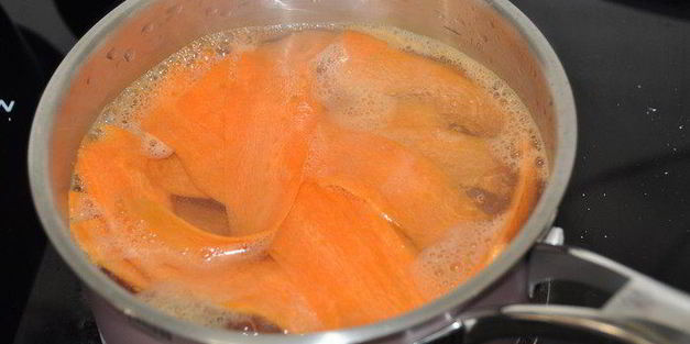 рулетики из теста фило с молодым кабачком и морковью