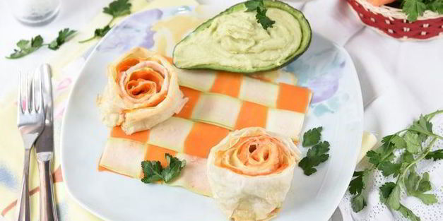 рулетики из теста фило с молодым кабачком и морковью