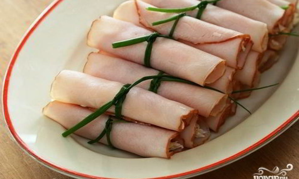 Рецепт рулетики из ветчины с грибами