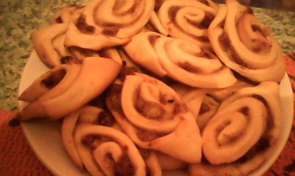 Рецепт рулетики на кефире с ягодами