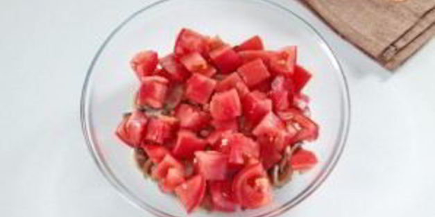 рулетики с томатами и грибами